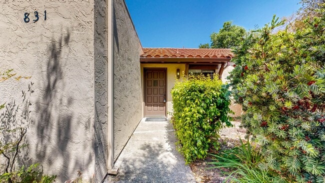 Building Photo - Bright and Beautiful 2 Bedroom 2 Full Bath...