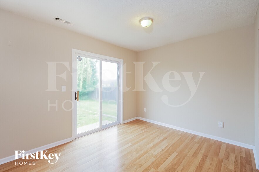 Building Photo - 220 Woodstream Ct