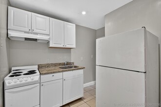 Building Photo - 885-887 7th St