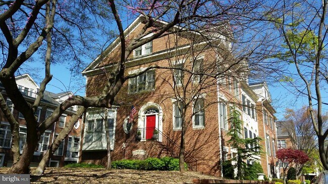 Building Photo - 1632 Colonial Hills Dr