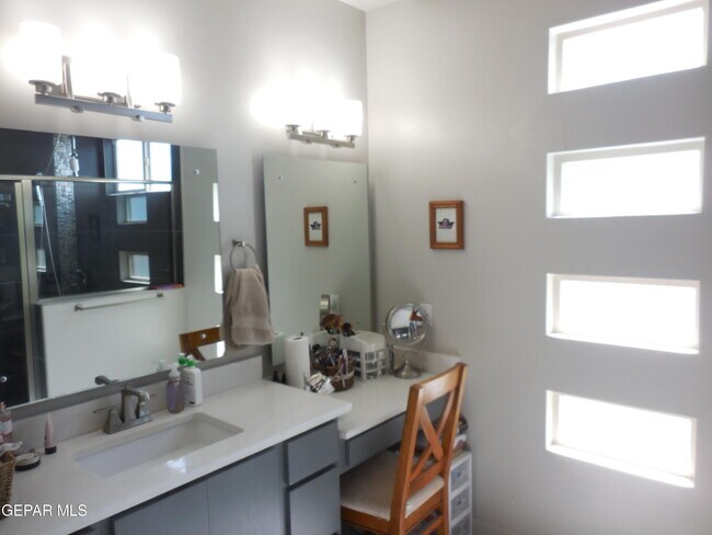 Building Photo - 14549 Tierra Oviedo Ave