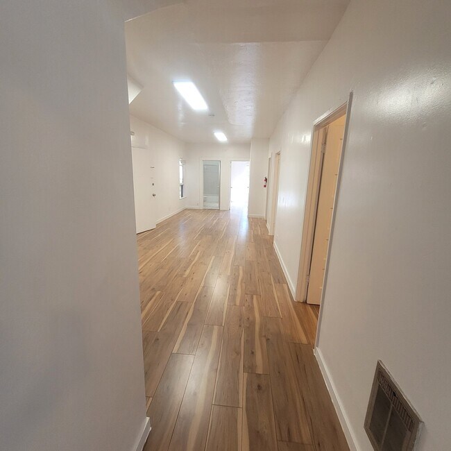 Building Photo - 635 10th St