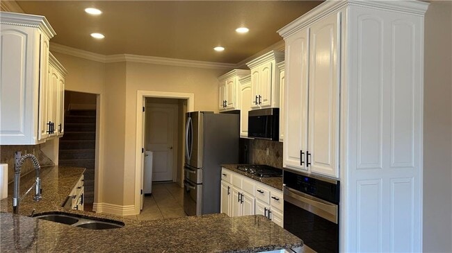 Building Photo - 2005 SW Pinoak Ave