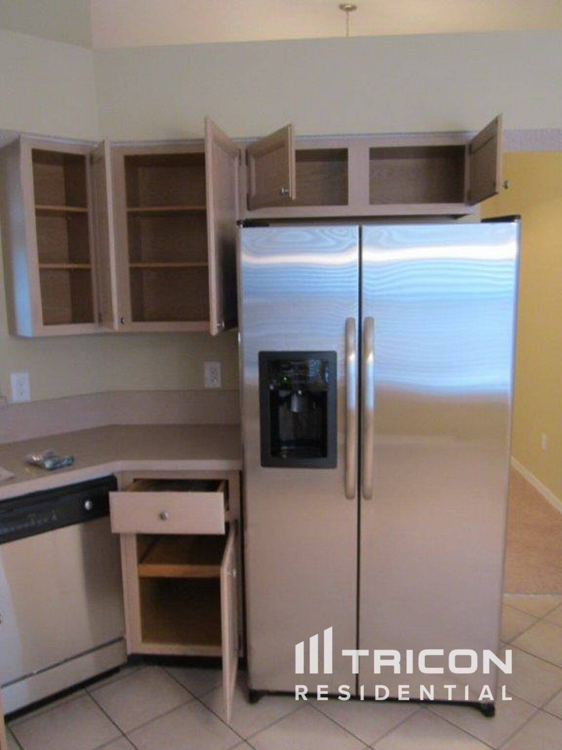 Building Photo - 8465 Country Bend Cir W