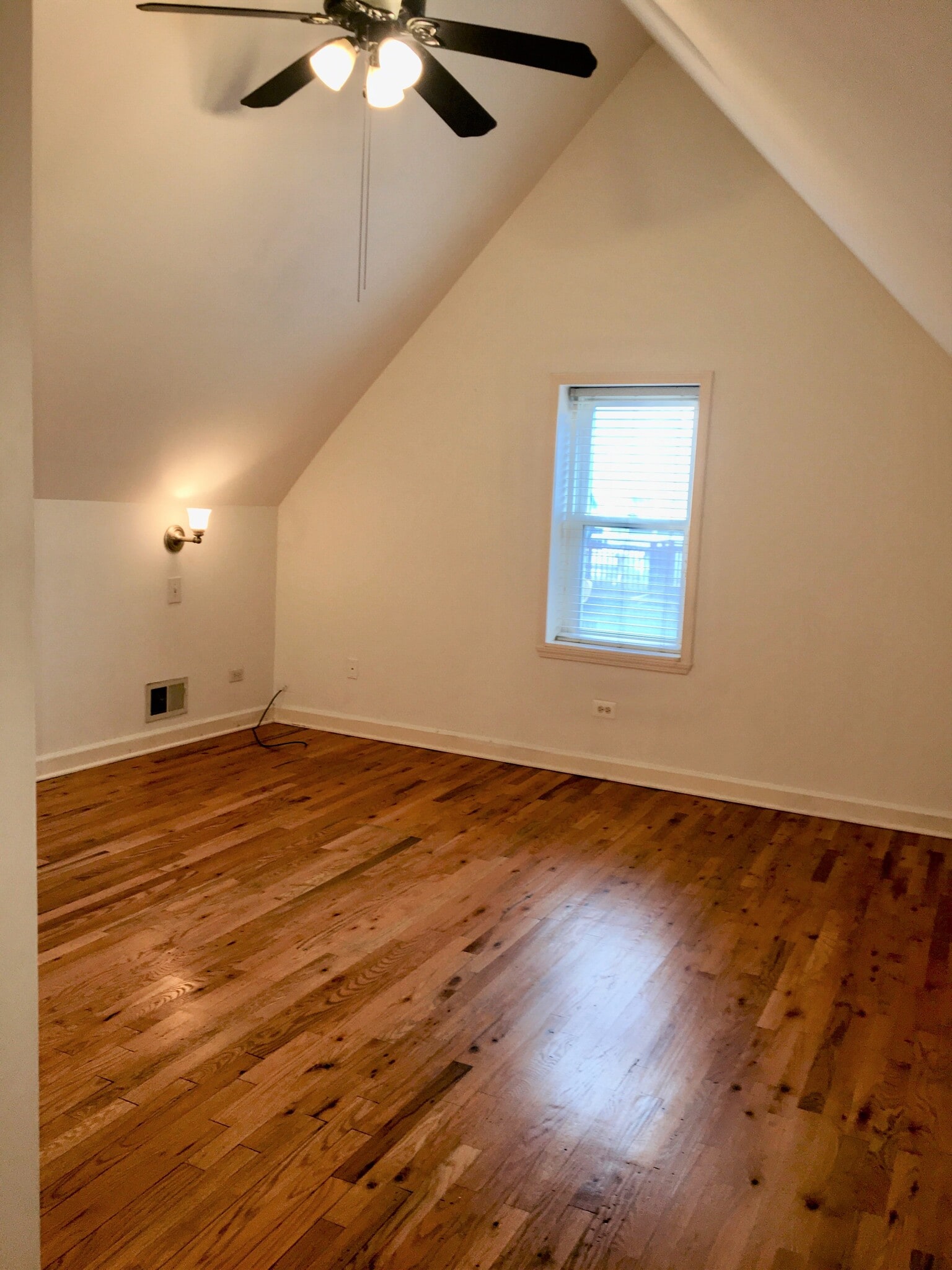 Building Photo - 1428 N Greenview Ave