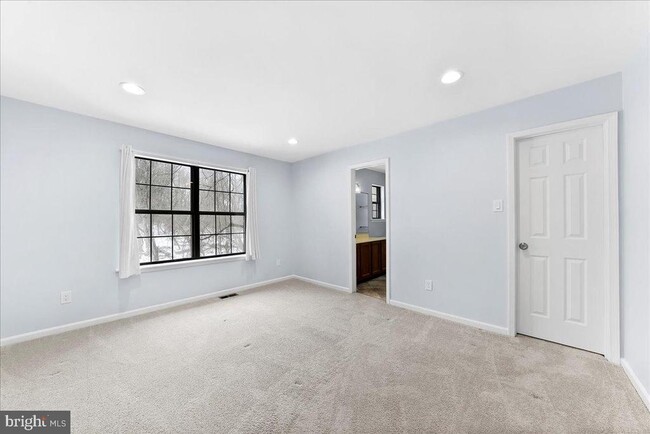 Building Photo - 11 Algonquin Ct