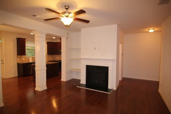 Building Photo - 5850 Vinyard Ln