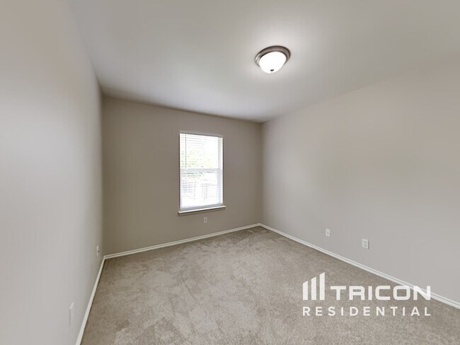 Building Photo - 10607 Shaencrest