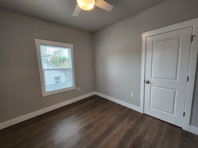 Building Photo - 845 9th Ave