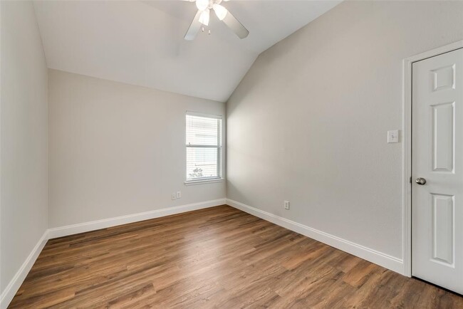 Building Photo - 10733 Vista Heights Blvd