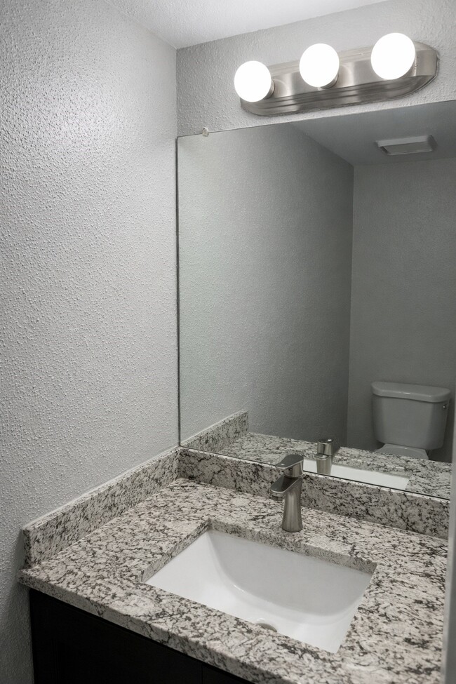 Building Photo - 2002 Gentryside Dr