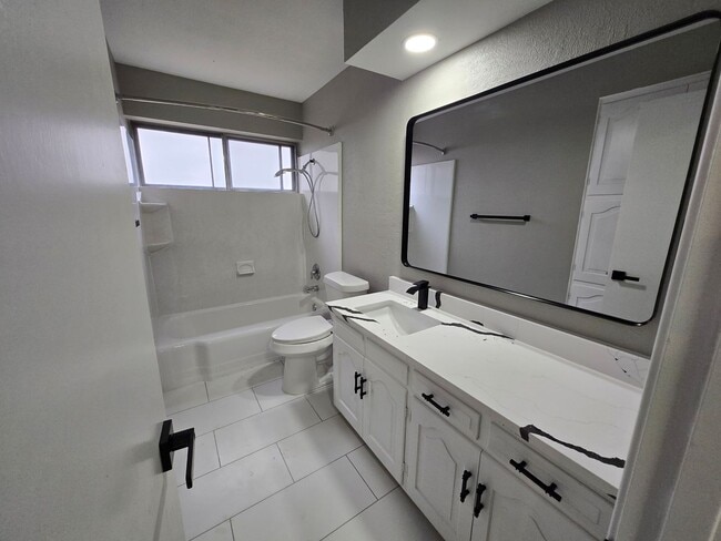 Building Photo - 2012 Ebbtide Ln