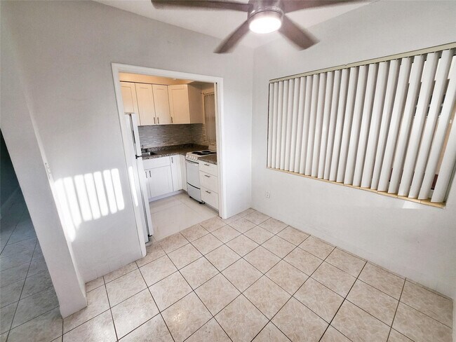 Building Photo - 505 S Ocean Dr