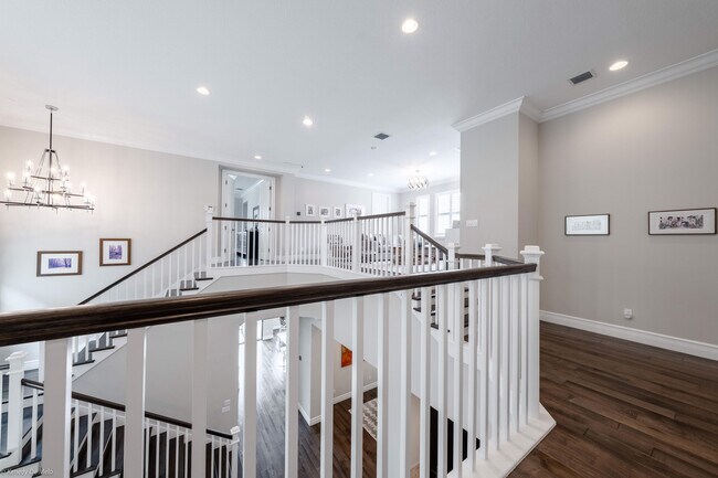 Building Photo - 9368 Eden Roc Ct
