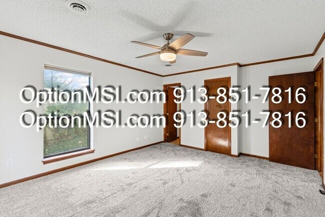 Building Photo - Charming & Spacious 2-Bed / 2-Bath Apartme...