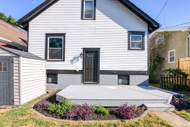 Building Photo - HOUSE FOR RENT