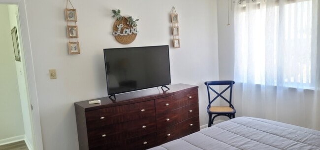 Building Photo - 3393 Poinsettia Dr