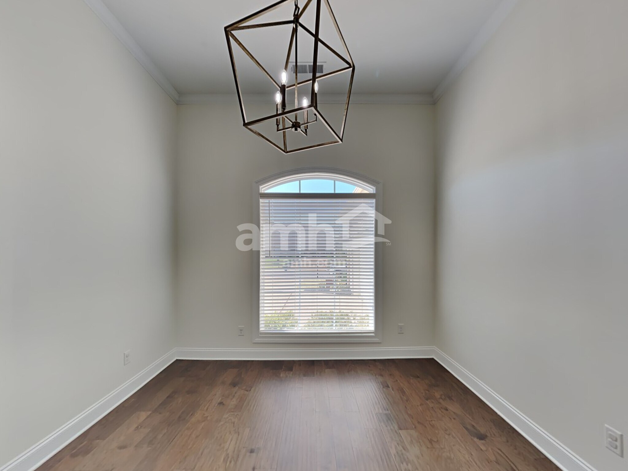 Building Photo - 3284 Vineyard Dr S