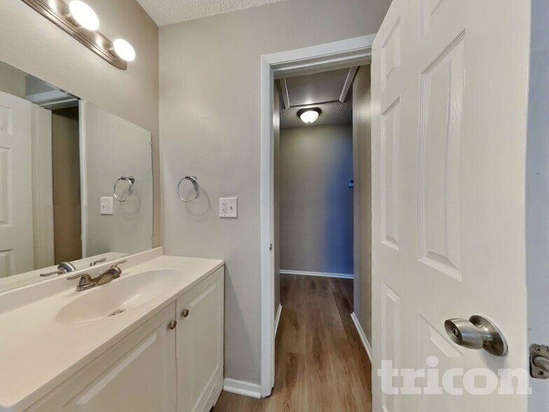 Building Photo - 3154 Macdonald Drive Clearwater FL