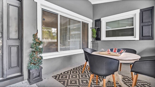 Building Photo - Executive Style Pool Home, 4br/2ba Home Av...