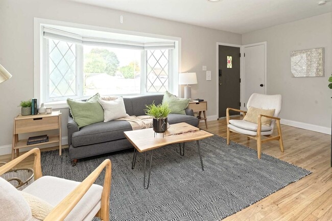 Building Photo - 3554 Jamieson Ave