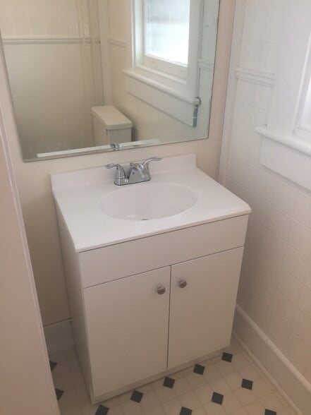 Building Photo - 637 5th Ave