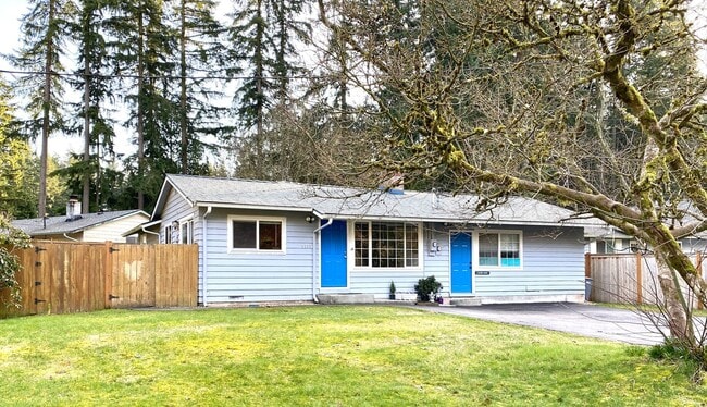 Building Photo - Bothell Duplex w/ Spacious Yard