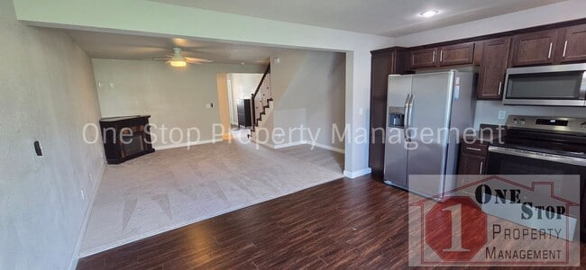 Building Photo - 260 N Pointe Ln