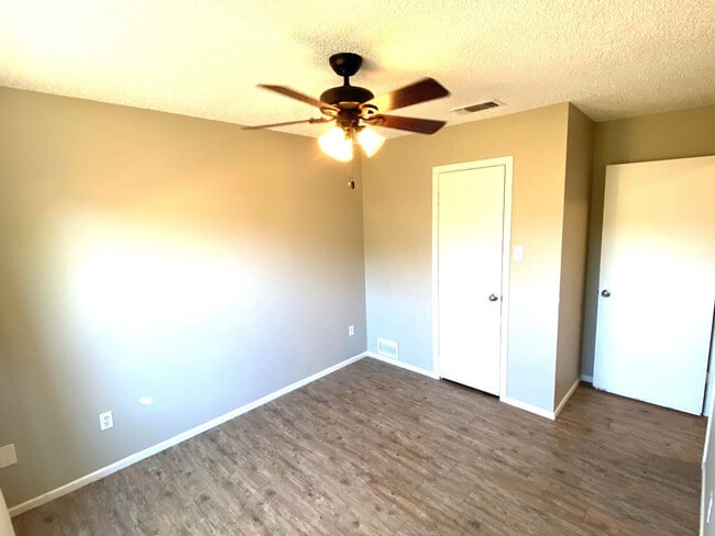 Building Photo - 9818 Jordan Ave