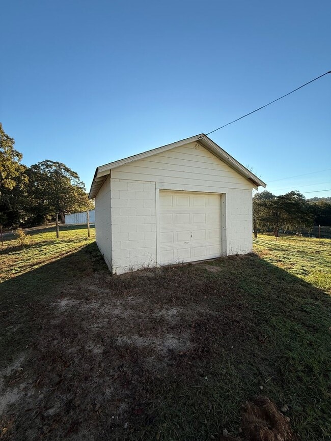 Building Photo - 6555 AR-252