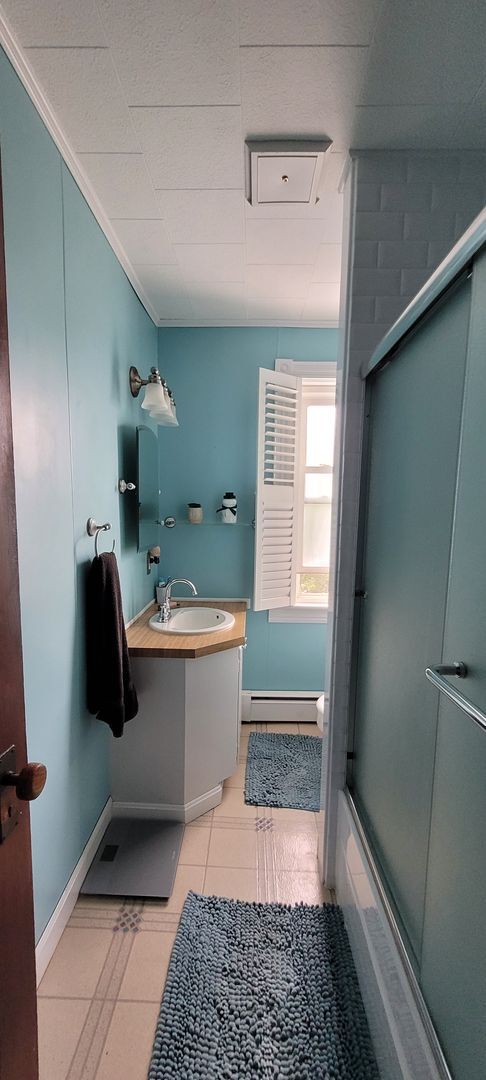 Building Photo - 4 Bedroom 1 bathroom home located in Leola PA