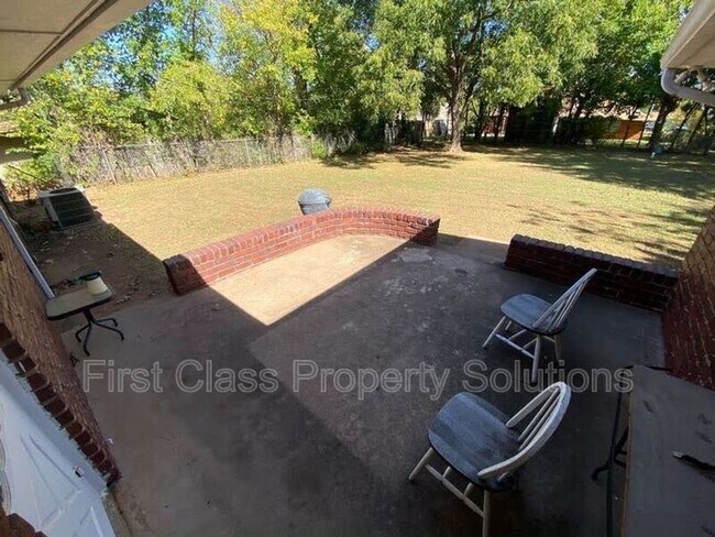 Building Photo - 6300 N Wildewood Dr