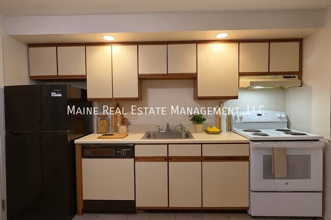 Building Photo - 20 Tall Pines Dr