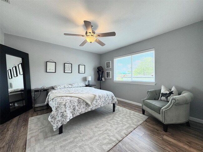 Building Photo - 208 Skyloop Dr