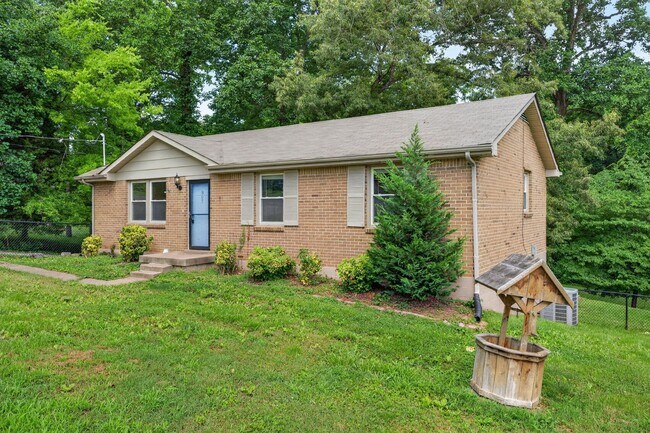 Building Photo - 3 Bedroom Pet Friendly Home For Rent Near Heritage Park!