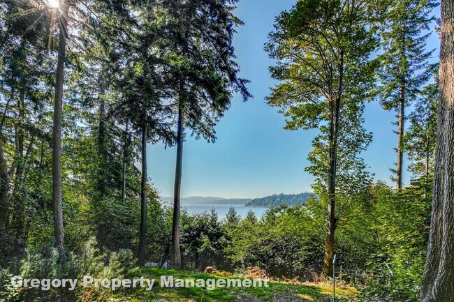 Building Photo - Outstanding Lake Sammamish Views. Private ...