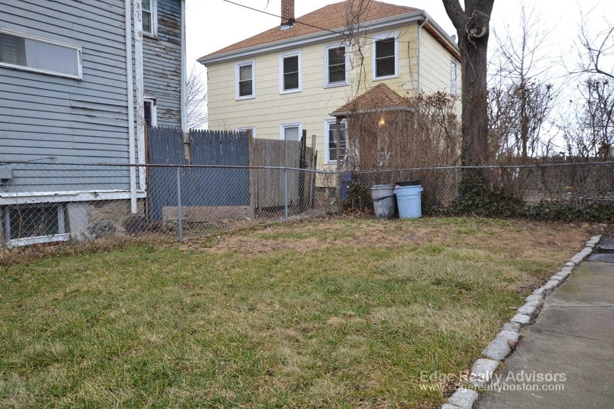 Building Photo - 22-24 Everett Sq. Unit 1