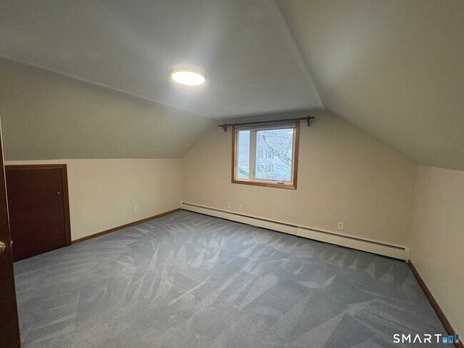 Building Photo - 16 Raymond Rd