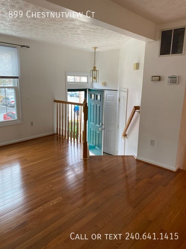 Building Photo - 899 Chestnutview Ct