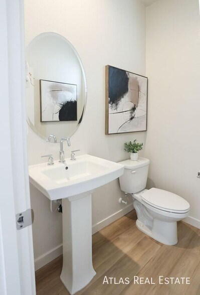 Building Photo - 6533 N 15th Dr