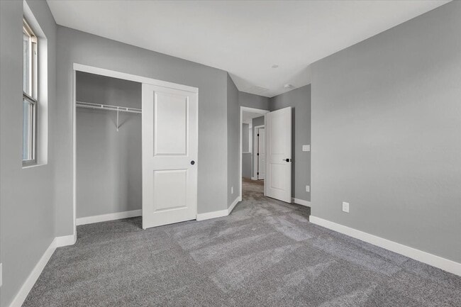 Building Photo - 514 Fairview Hills St