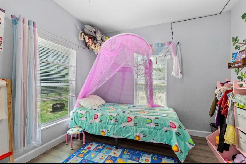 Building Photo - 9413 Clinton Dr