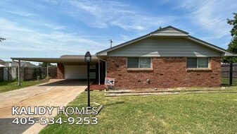 Building Photo - 702 Amity Ln
