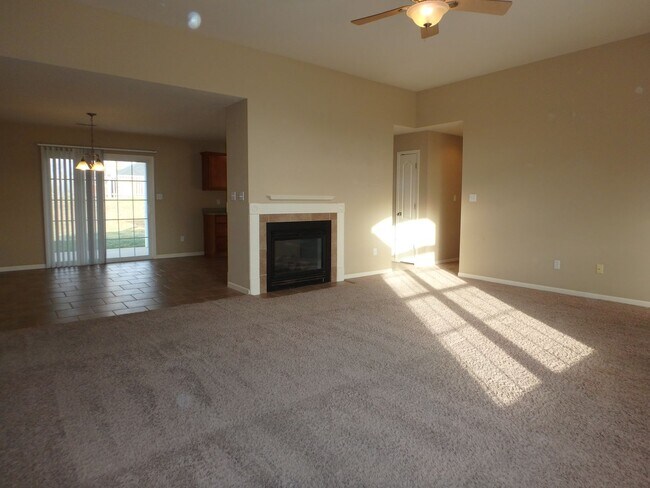 Building Photo - Nice 3 Bed 2 Bath House In Hunters Gate!