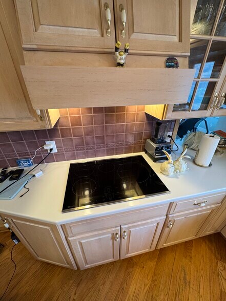 Stove - 130 Chews Landing Rd