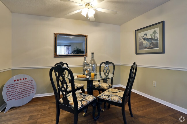 2Bd, 1Ba: 900 Sq Ft - Brackenbrook