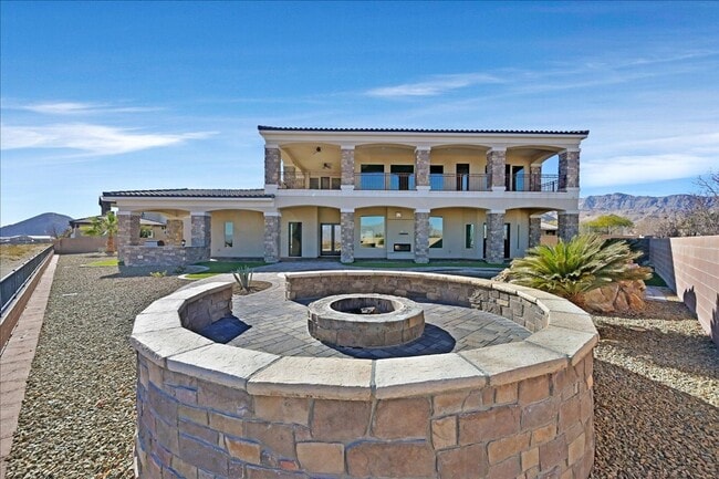Building Photo - Custom Luxury Home with Strip and Mountain Views!