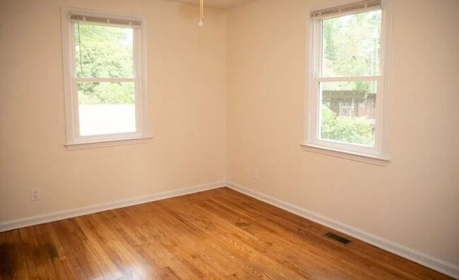 Building Photo - 1420 S Kilbourne Rd