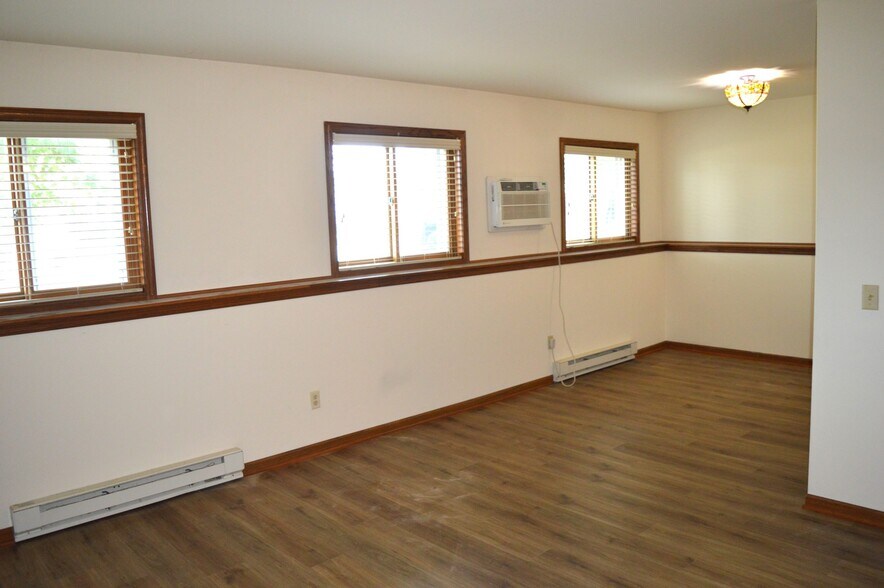 Building Photo - 548 Seminole Way