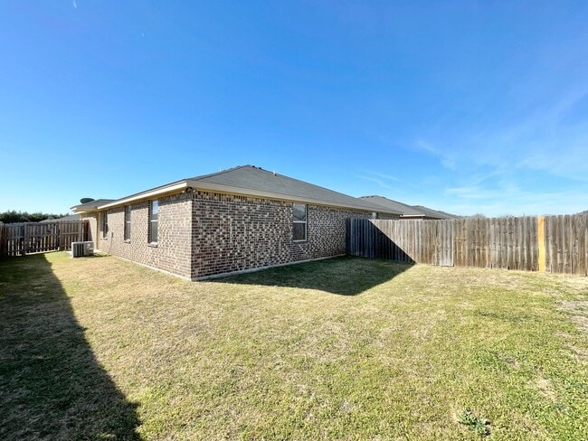 Building Photo - 4601 Cambridge Dr